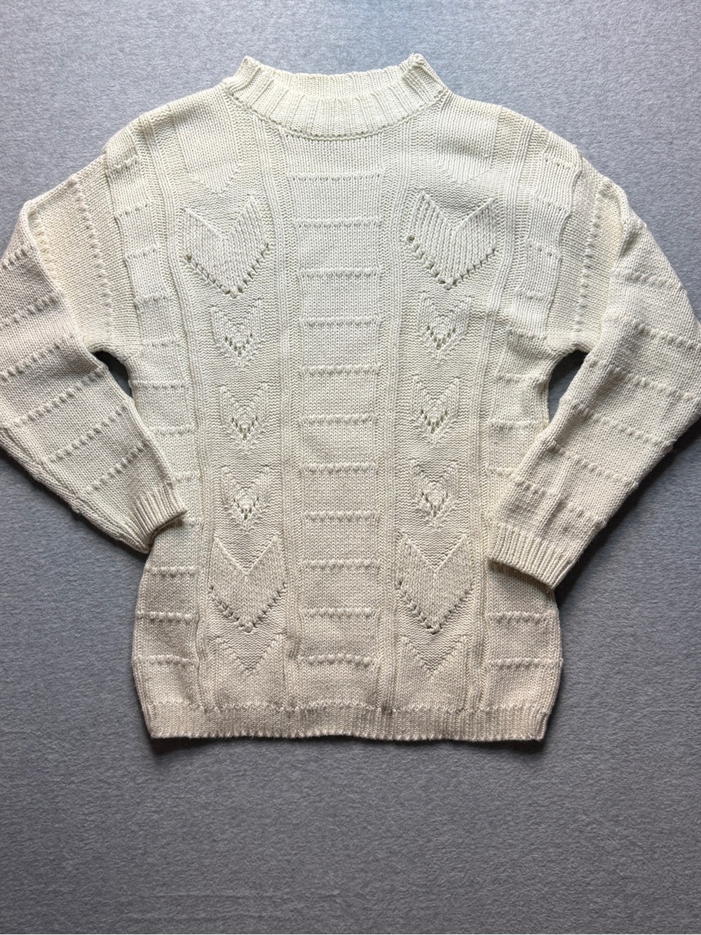 Mixed Blues Women’s  Cream Knit Sweater Size Large